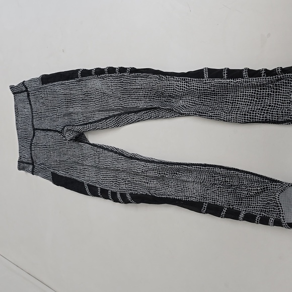 Lululemon Athletica wild And Free Tight Fall Net White Black - Picture 3 of 12